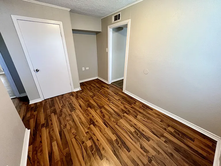 3225 Knox St — Photo 25