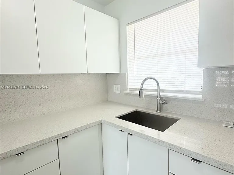 8110 Sunrise Lakes Blvd #307 — Photo 2