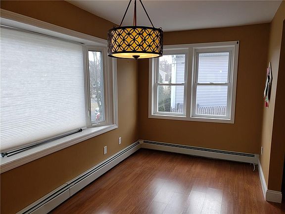 4th image of 17 Royal Ave