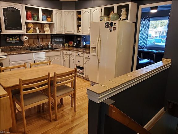 4th image of 1036 5th St NW