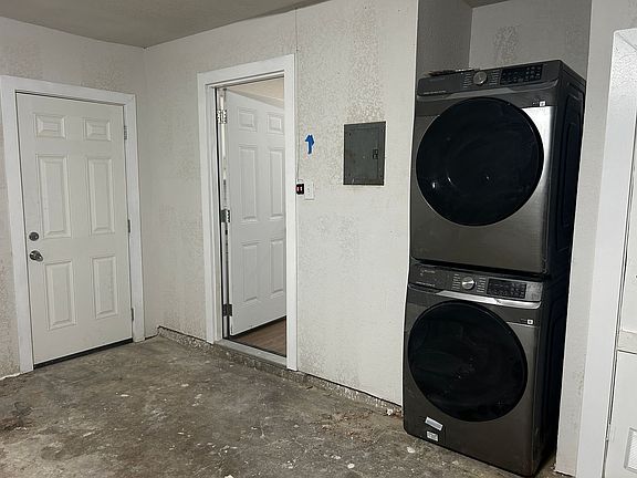 3rd image of 7447 Fieldgate Dr