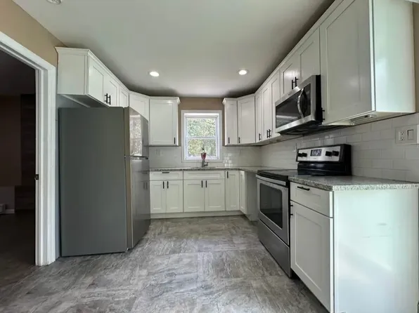 (undisclosed Address), Bay Shore, NY 11706