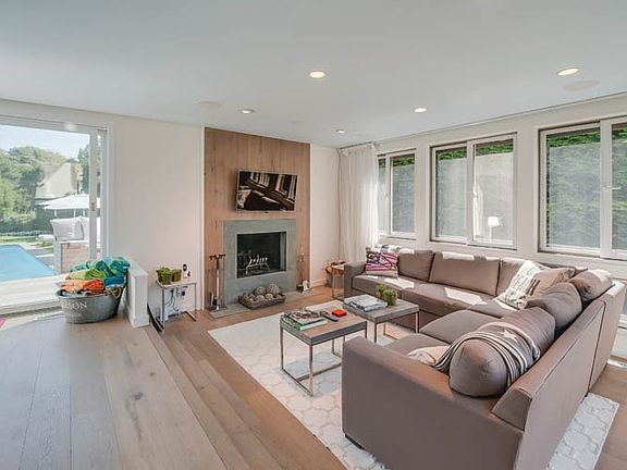 5th image of 42 Franklin Dr