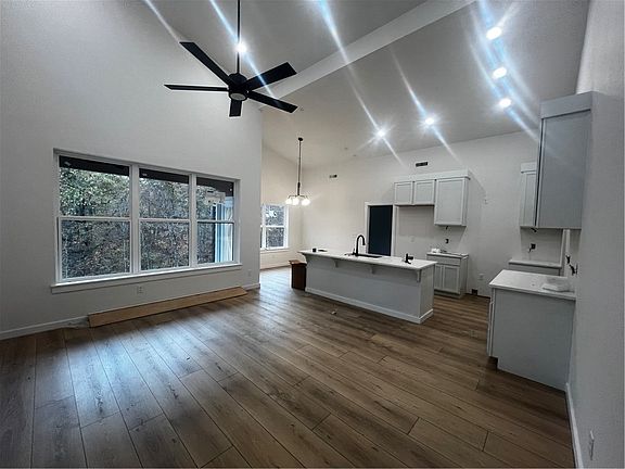 3rd image of 16 Stornoway Ln