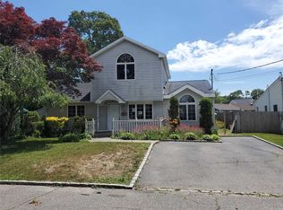 20 La Salle Pl, Oakdale, NY 11769