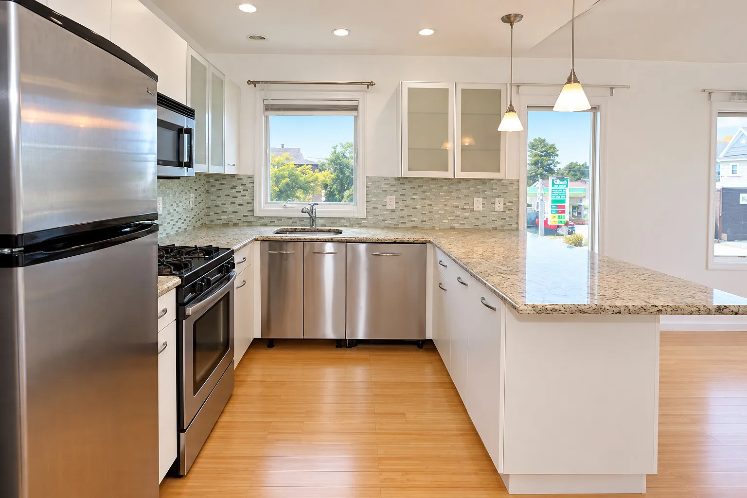 3 bed, $2,800 — Photo 2