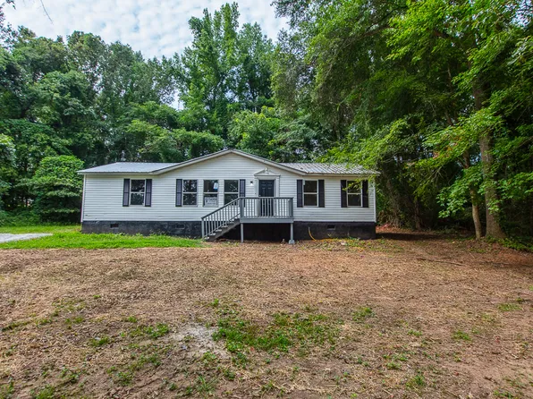1021 River Woods Dr, Madison, GA 30650