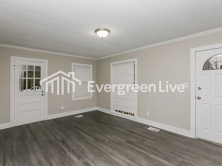 220 Melbourne Rd — Photo 2