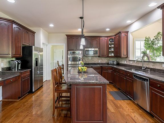 3rd image of 3016 Andora Dr