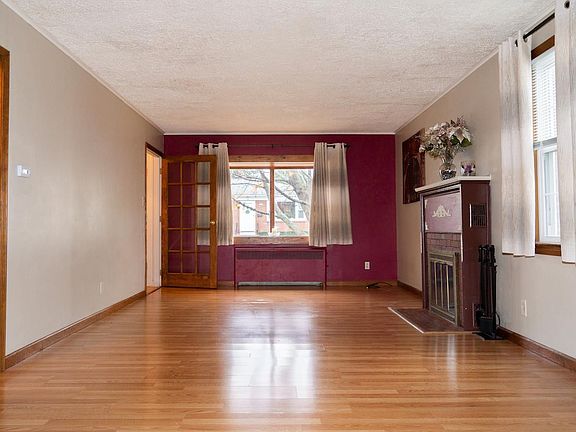 3rd image of 5 Edenburg Ave