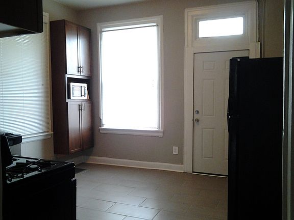 5th image of 1453 N Rockwell St #2