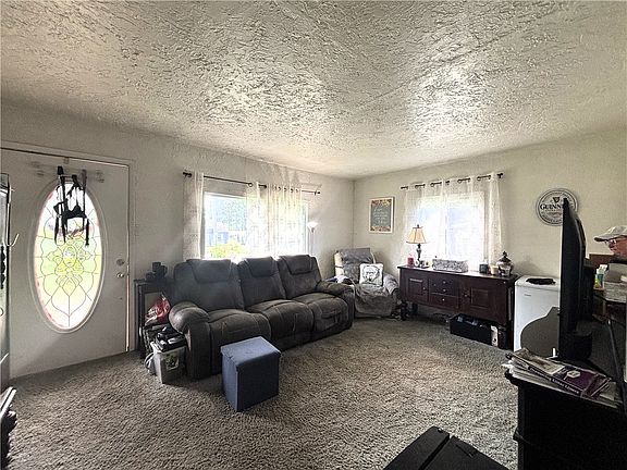 3rd image of 1922 Robinwood St