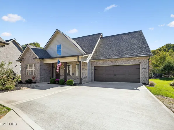 1829 Mountain Dr, Lenoir City, TN 37772