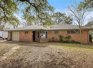 906 Briar Cliff Dr, Bryan, TX 77802