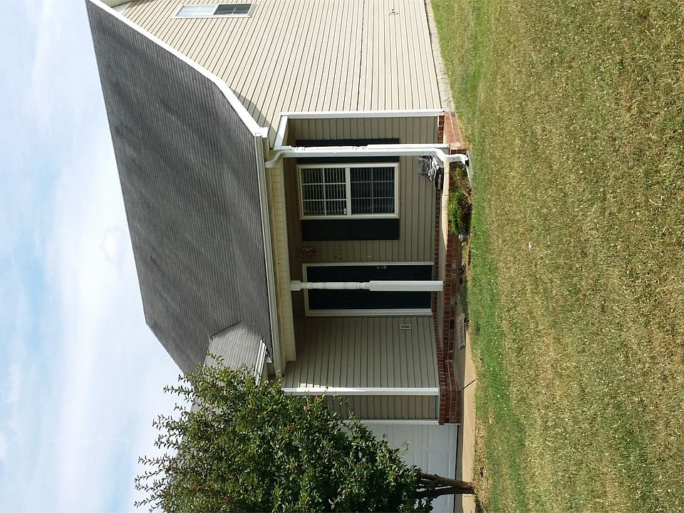 Welcome to 2943 Weybridge Drive!