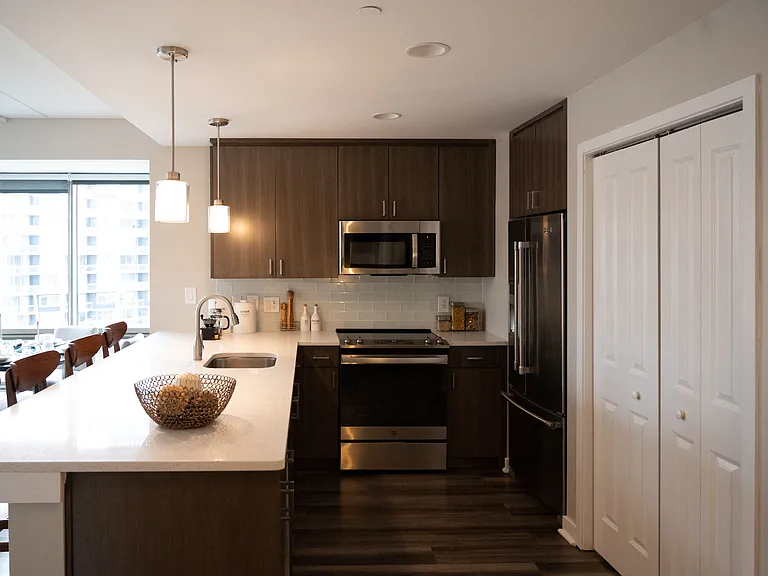 Edgewater Apartments — Photo 41