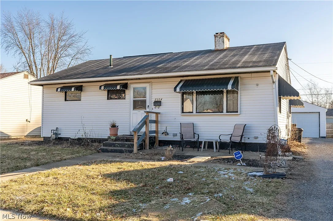 2224 Midway Ave NE photo 1