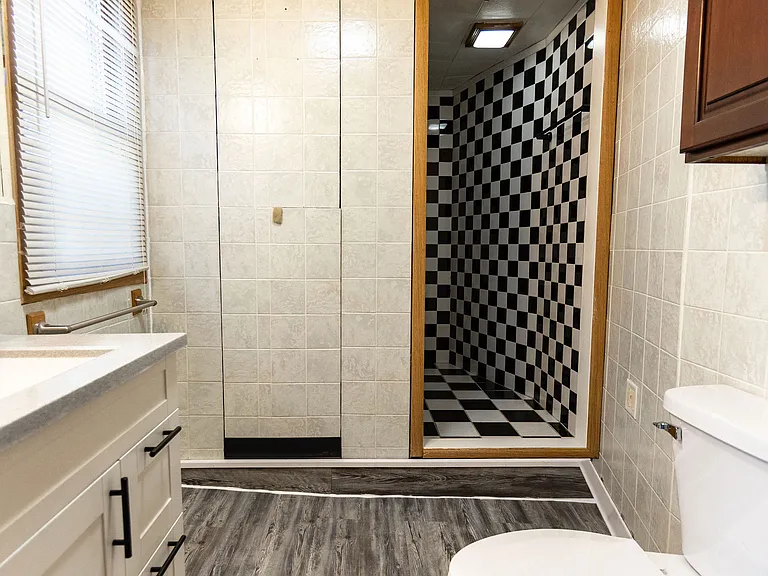 601 E 2nd Ave #2 — Photo 17