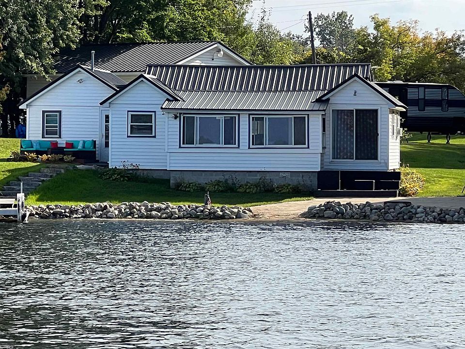 1st image of 4978 Long Lake Rd