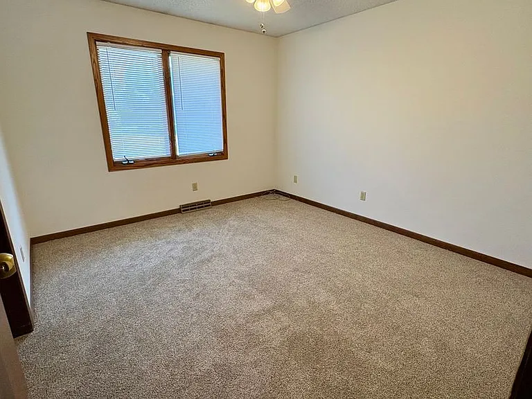 340 Olympic Dr — Photo 7