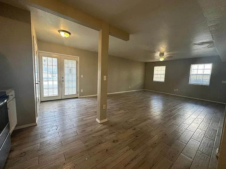 6066 Nw Expy — Photo 7