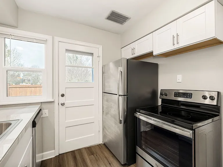Parkside Apartments — Photo 3