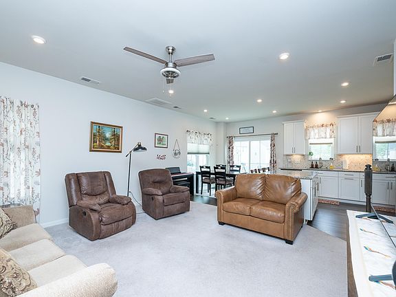 4th image of 411 Huntingdale Pl