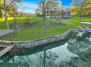 140 Bandit Beach Rd, New Braunfels, TX 78130