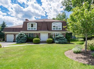 5 Mountain Lakes Rd, Oakland, NJ 07436