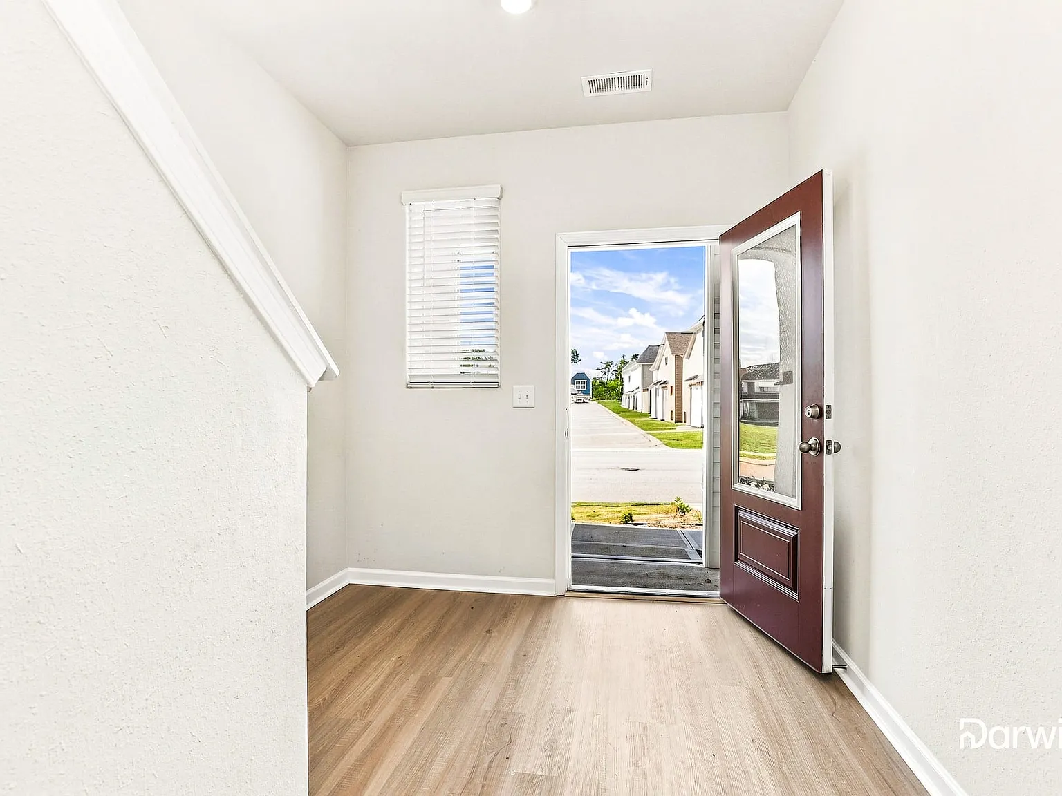 3 bed, 2.5 bath, 1705 sqft, $1,755 — Photo 3