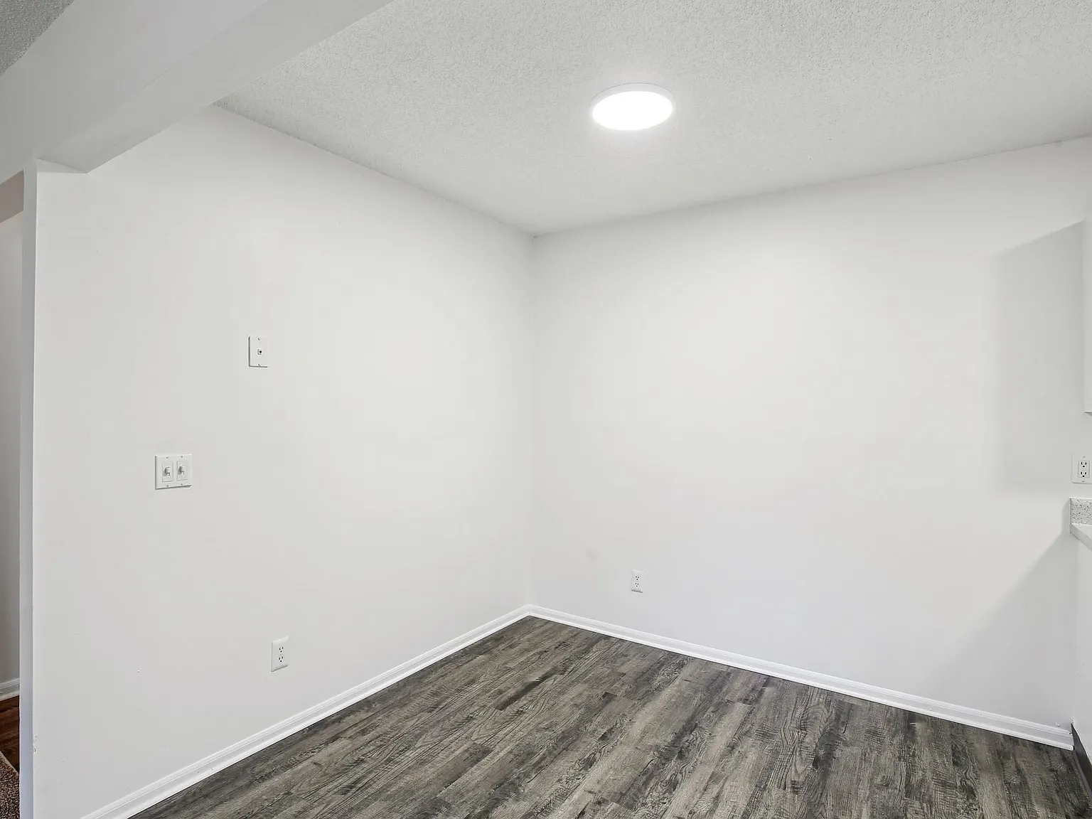 Spring Hill Plaza Apartments — Photo 3