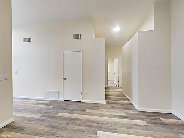 1740 Gateway Dr — Photo 3