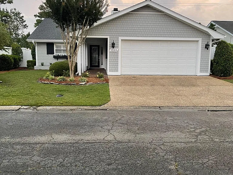 1205 Clipper Ln — Photo 2