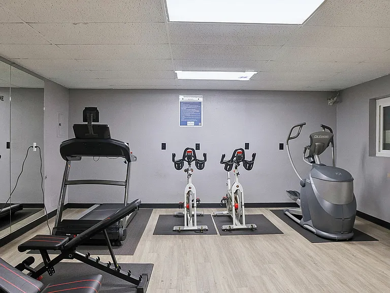 Laurel Pointe Apartments — Photo 18