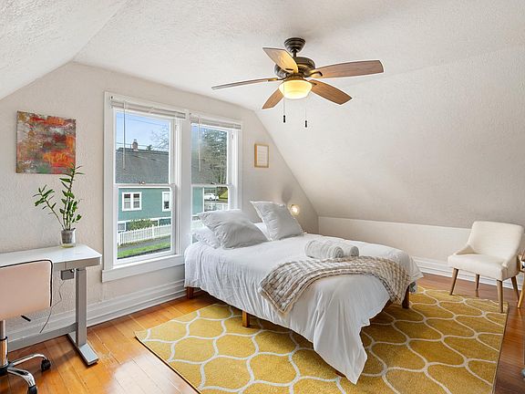 4th image of 1217 SE Rhone St #1217