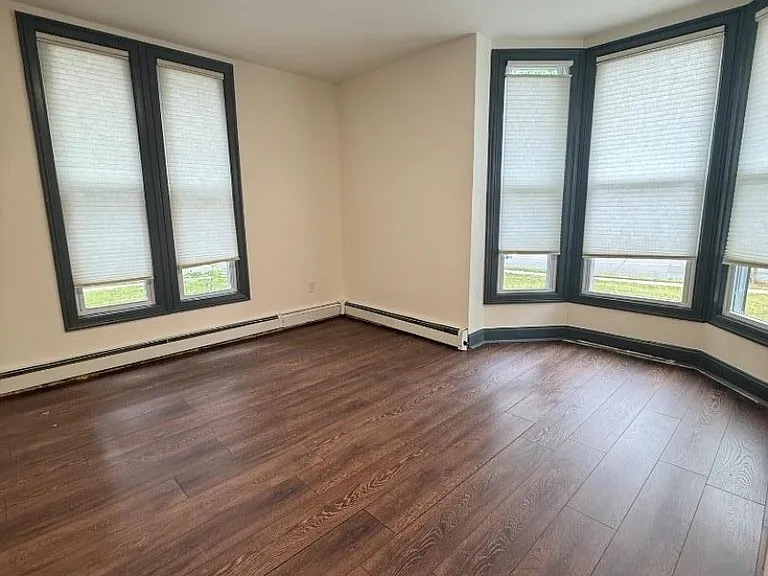 405 E 3rd Ave — Photo 11