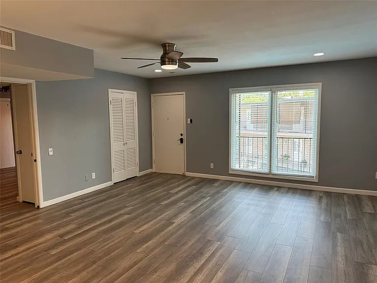 Tradewinds Condominiums — Photo 17