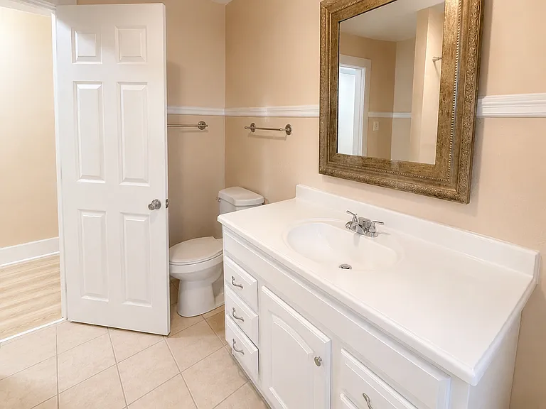 2416 S Wayne Ave — Photo 3