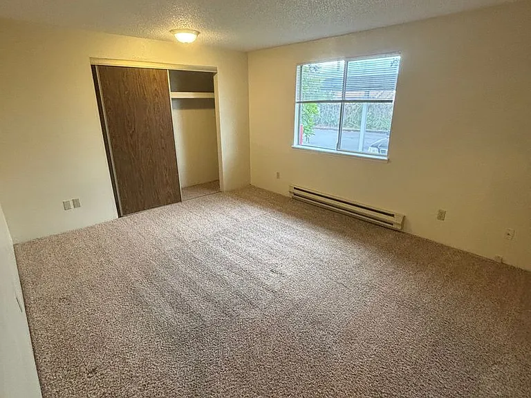 1 Bedroom 1 Bathroom at Hollywood Park Apartments — Photo 7