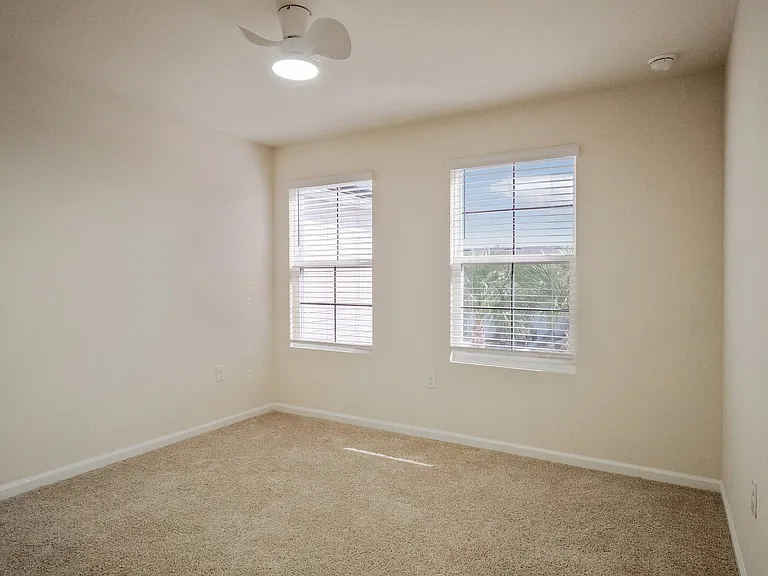 73 Java Ln — Photo 7
