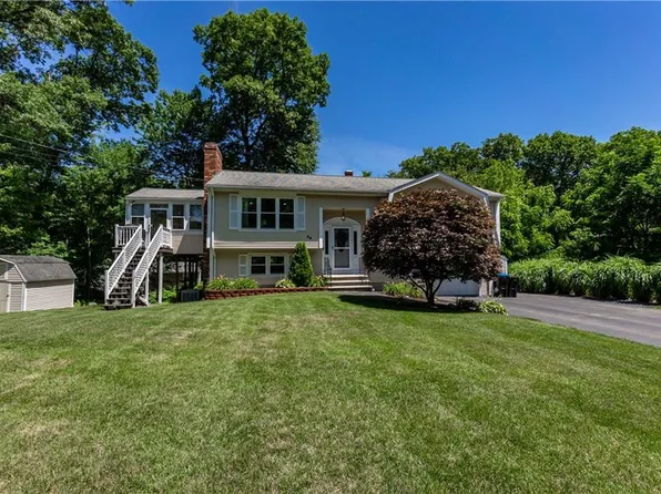 26 Sharon Pkwy, North Smithfield, RI 02896