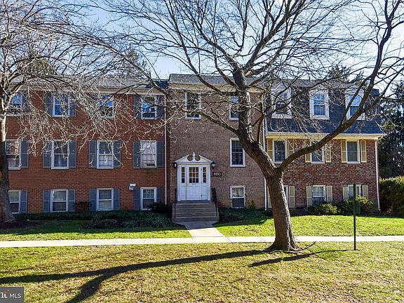 2nd image of 800 Quince Orchard Blvd #20