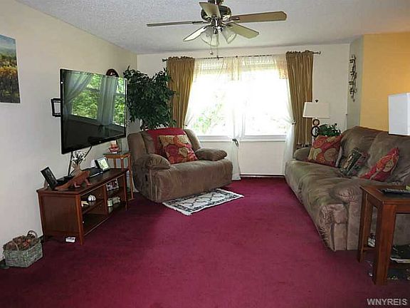 2nd image of 300 Tracey Ln