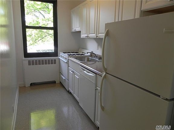 2nd image of 21 Schenck Ave APT 3CA