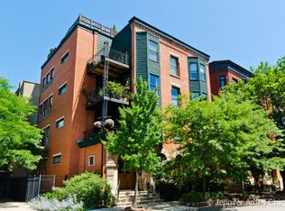 126 W Delaware Pl APT 300, Chicago, IL 60610
