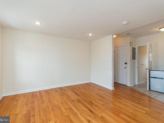 3rd image of 2606 W Girard Ave #3