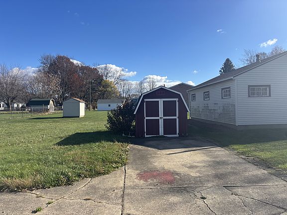 4th image of 3308 Harmont Ave NE