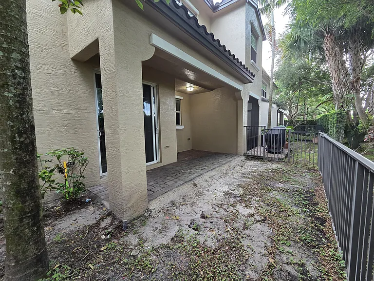 4507 Mediterranean Cir — Photo 21