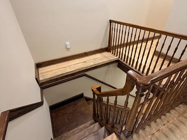 121 E Union St — Photo 17