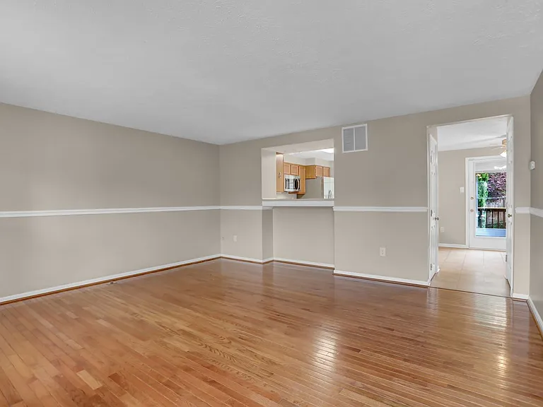 437 Ashton Ln — Photo 9